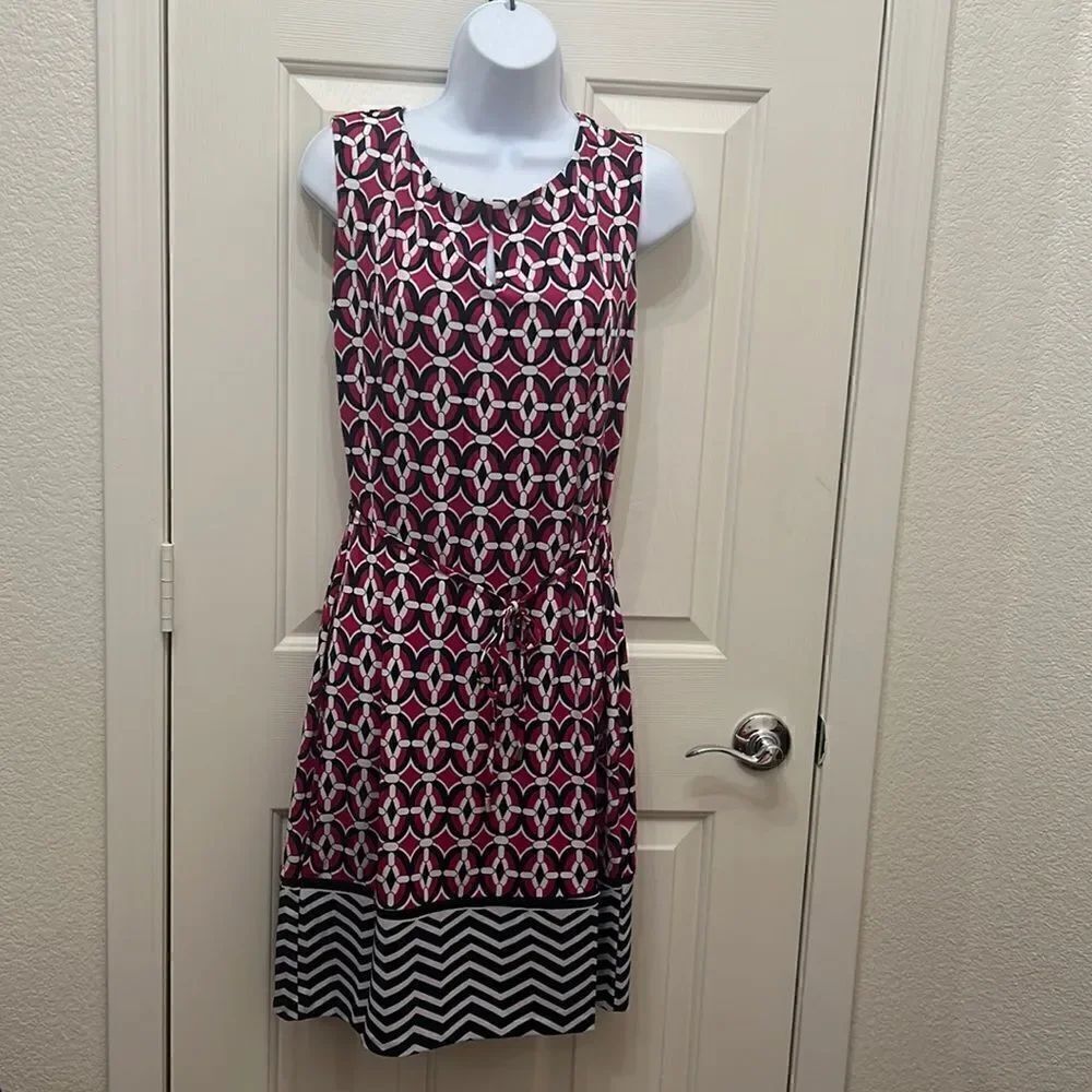 Liz Claiborne Small Scoop Keyhole Neck Short Sleeve Belted Button Back Closure